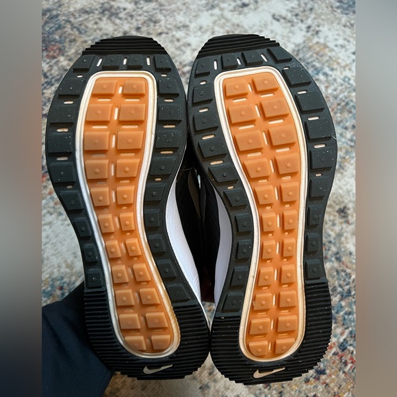 Women’s Nike shoes - Picture 5 of 9